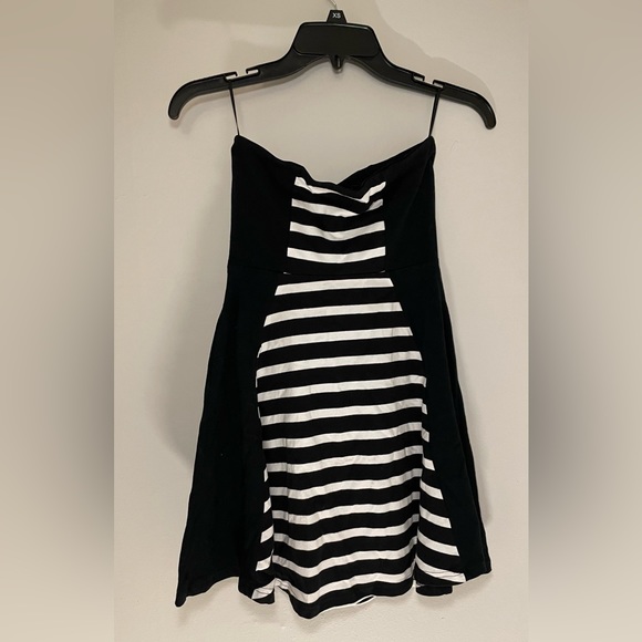 Strapless dress black and white stripped. Size XS - Picture 5 of 5